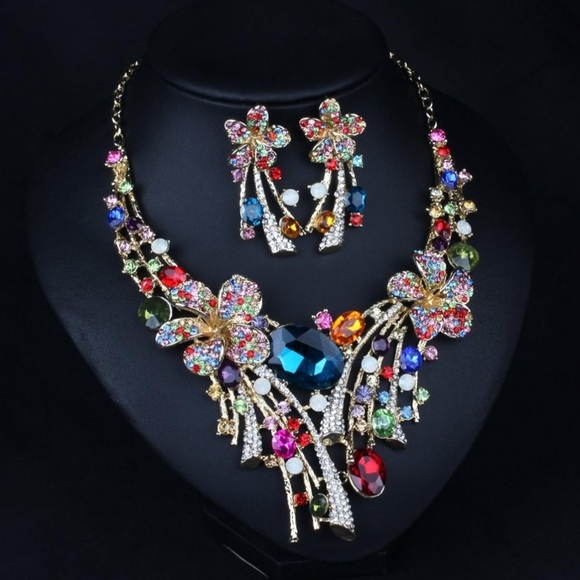 Statement Jewelry - Stunning Rhinestone gemstones Necklace/Earrings Set